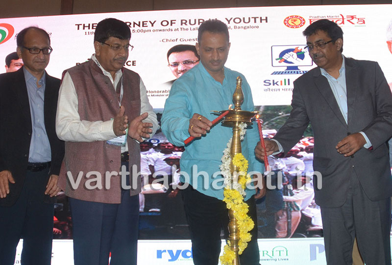 ಉದ್ಯೋಗಕ್ಕಾಗಿ ಸರಕಾರವನ್ನೇ ನಂಬಿ ಕೂರಬೇಡಿ: ಸಚಿವ ಅನಂತಕುಮಾರ್ ಹೆಗಡೆ